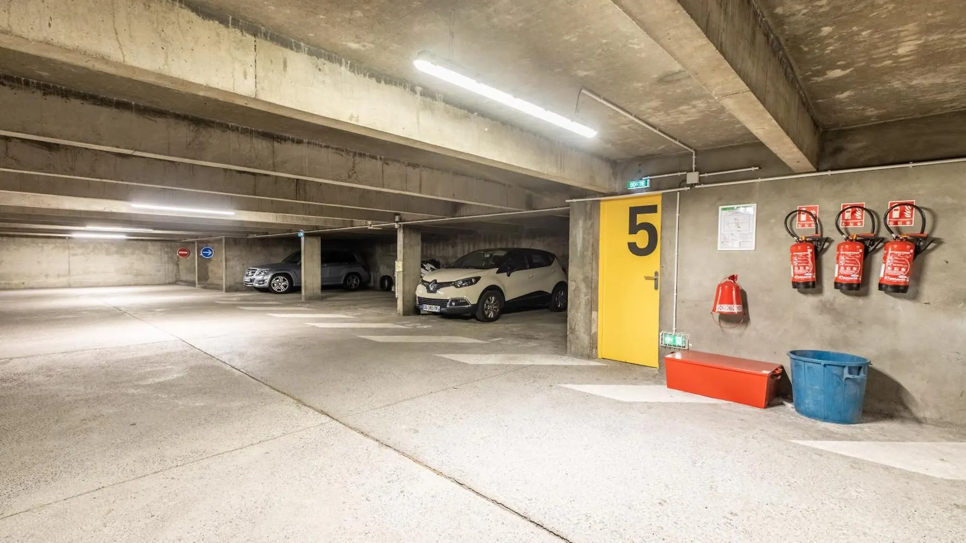 *Cocoon Area* Confort & Parking Clermont-Ferrand 0*,  France